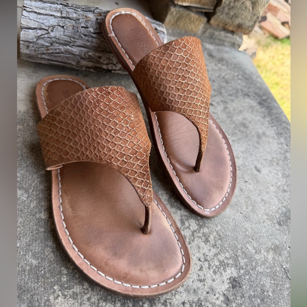 Bernardo Women's Brown Textured Leather Sandals Sz-8. LocB